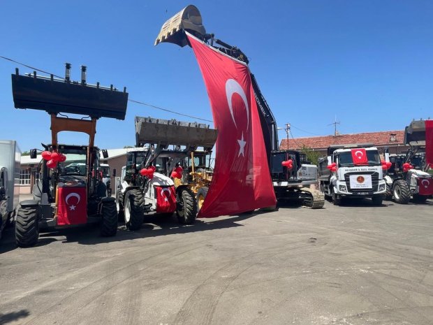 Nevşehir İl Özel İdaresi tarafından düzenlenen “Sezon Açılışı ve Araç Tanıtım Programı”, yoğun bir katılımla İl Özel İdaresi yerleşkesinde gerçekleştirildi.