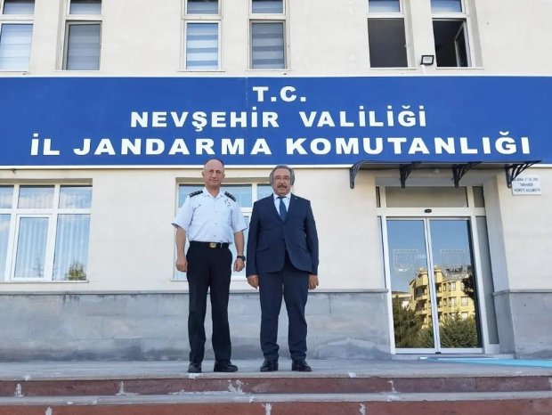 Belediye Başkanımız Mustafa Kenan Sarıtaş, Nevşehir İl Jandarma Komutanlığına atanarak ilimizde göreve başlayan Jandarma Kıdemli Albay Numan Öksüz’ü makamında ziyaret etti.