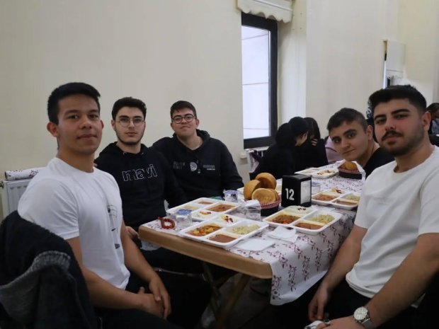 Ramazan soframızda vatandaşlarımız ile bir araya gelmeye devam ediyoruz.