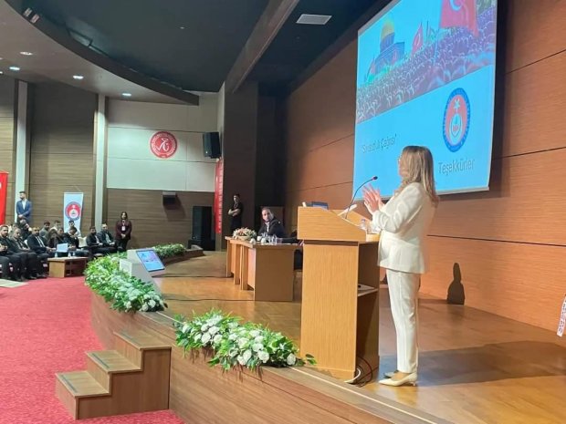 Belediye Başkanımız Mustafa Kenan Sarıtaş, Nevşehir Hacı Bektaş Veli Üniversitesi Kongre ve Kültür Merkezinde gerçekleştirilen " Kardeş Filistin Halkını Anlamak ve Anlatmak" adlı panele katıldı.