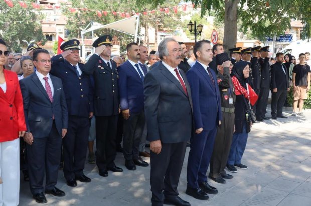 Şanlı tarihimize altın harflerle yazılan 30 Ağustos Zafer Bayramı'nın 103. yıl dönümü ilçemizde coşkuyla kutlandı.