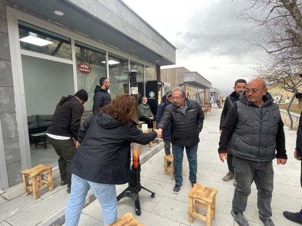 Belediye Başkanımız Sayın Mustafa Kenan Sarıtaş, Zelve’de yapımı tamamlanan ve faaliyete geçen iş yerlerini ziyaret ederek esnaflara hayırlı olsun dileklerini iletti.