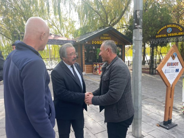 Belediye Başkanımız Sayın Mustafa Kenan Sarıtaş, belediyemiz tarafından yürütülen ağaç dikim çalışmalarını yerinde inceledi.