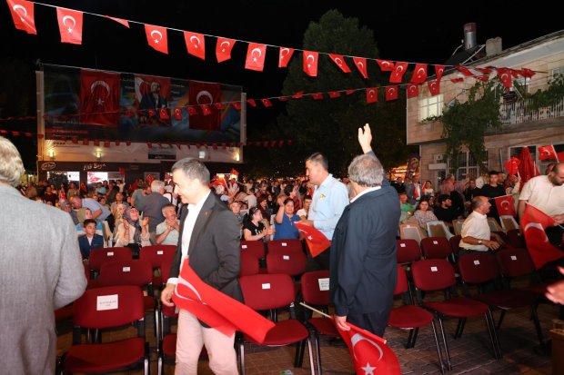 15 TEMMUZ DEMOKRASİ VE MİLLÎ BİRLİK GÜNÜ, İLÇEMİZDE BÜYÜK BİR COŞKU VE ANLAM YÜKLÜ BİR PROGRAMLA ANILDI