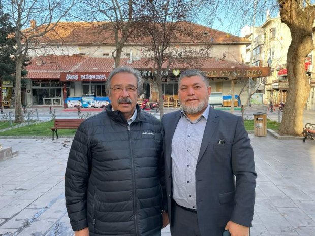Belediye Başkanımız Sayın Mustafa Kenan Sarıtaş, Ramazan Bayramı’nın manevi atmosferini hemşehrilerimizle birlikte yaşayarak bayram namazını Avanos Şehit Şevket Tekin Merkez Camii'nde eda ettikten sonra vatandaşlarımızla bayramlaştı.