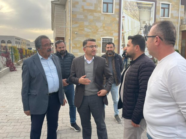 Belediye Başkanımız Sayın Mustafa Kenan Sarıtaş, Nevşehir Vali Yardımcısı ve İl Özel İdaresi Genel Sekreteri Sayın Hüseyin Çam ile Avanos–Çavuşin güzergahında yapımı devam eden bisiklet yolu ve parkuru çalışmalarını sahada inceledi.