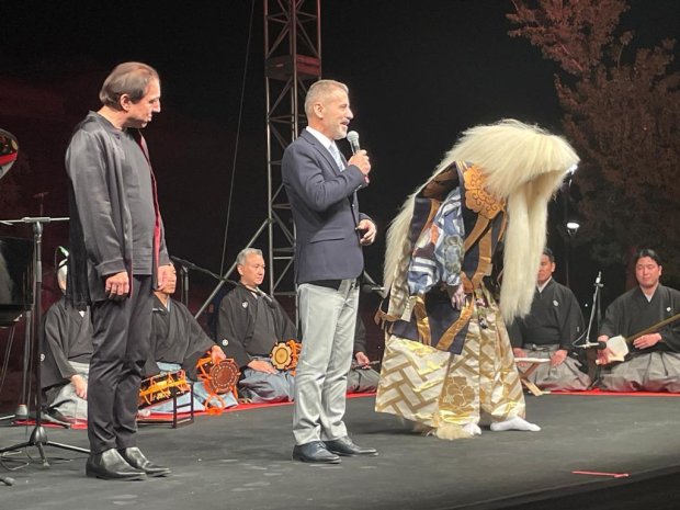 Dünyaca ünlü Türk piyanist Sayın Fazıl Say, Japon Kabuki sanatının usta ismi Sayın Hayata Nakamura ile birlikte Avanos Paşabağları’nda sahne alarak Kapadokya’da unutulmaz bir sanat gecesine imza attı.