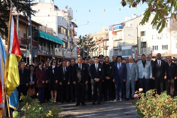 10 Kasım’da Ata’mızı Saygı, Özlem ve Minnetle Andık
