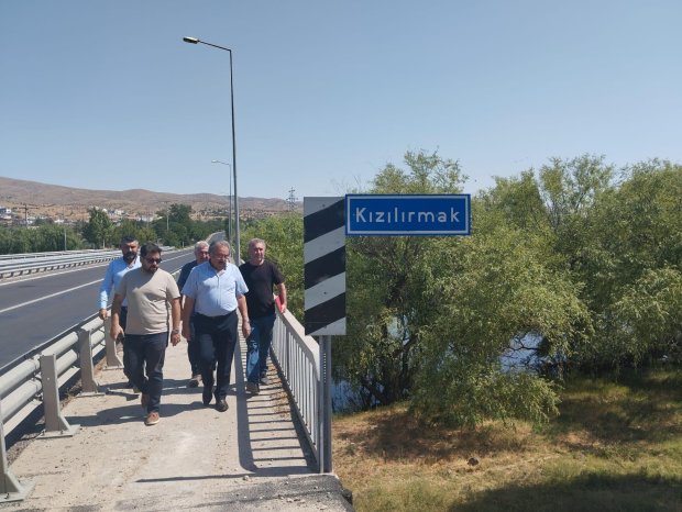 Çevre Yolu Köprüsü'nden Kızılırmak Kenarına Bağlantı Sağlayacak Yürüyüş Yolu ve Merdiven Çalışmaları Devam Ediyor