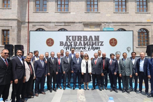 Belediye Başkanımız Sayın Mustafa Kenan Sarıtaş, Nevşehir Vilayetler Evi'nde gerçekleştirilen il protokol bayramlaşmasına katıldı.