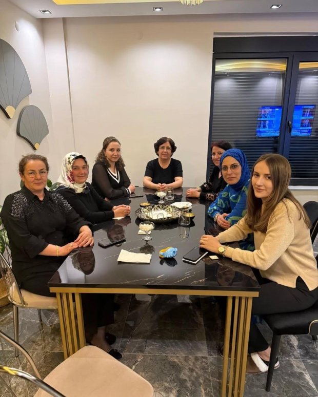 Belediye Başkanımız Sayın Mustafa Kenan Sarıtaş, Belediye Meclis Üyelerimiz ve Sayın Alpaslan Kaygısız ile birlikte Belediye Meclis Üyemiz Sayın Vedat Elma’yı yeni evinde ziyaret etti.