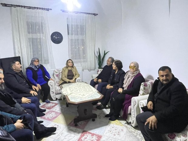 TBMM MHP Grup Başkan Vekili ve Nevşehir Milletvekilimiz Sayın Prof. Dr. Filiz Kılıç, Belediye Başkanımız Sayın Mustafa Kenan Sarıtaş ve MHP Parti Teşkilatı, MHP Avanos Kadın Kolları Başkanı Sayın Ayşe Azizoğlu’nu evinde ziyaret ettiler.