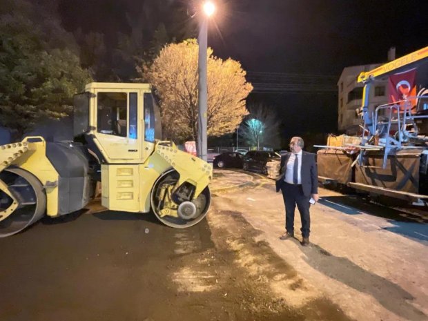 Sarıhan Caddesinde Sıcak Asfalt Çalışması Devam Ediyor.