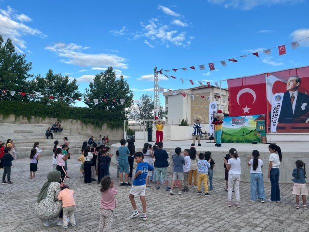 Avanos Belediyesi ve Göreme Belediyesi iş birliğinde, Kapadokya At ve Atçılık Kültür Festivali etkinlikleri kapsamında çocuklara yönelik Tiyatro oyunu düzenlendi.