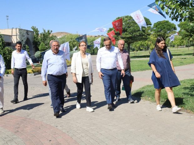 Kültür ve Turizm Bakanlığı Kütüphaneler ve Yayımlar Genel Müdürü Taner Beyoğlu, Belediye Başkanımız Mustafa Kenan Sarıtaş ile birlikte Eski Avanos Lisesinde incelemelerde bulundu.