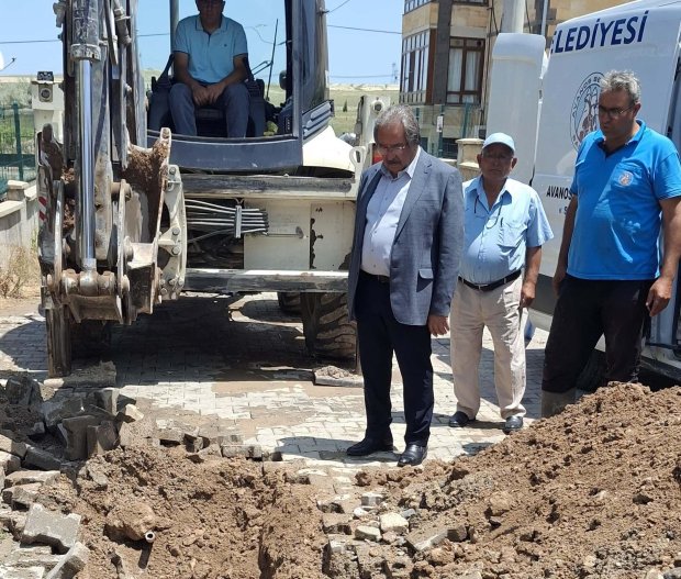 İlçemiz Karaseki Mahallesi Altınevlerde ana su borusunda meydana gelen arızaya belediye ekiplerimizce hızla müdahale edilerek, arıza giderildi ve hatta su verildi.