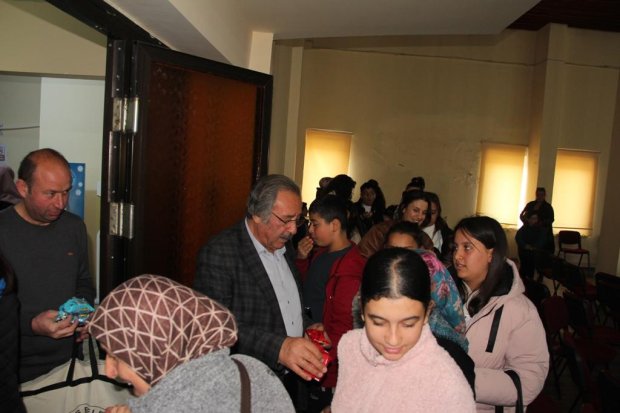 "61. Kütüphane Haftası" etkinlikleri kapsamında düzenlenen animasyon film gösterimi çocukların büyük ilgisi ve yoğun katılımıyla gerçekleştirildi.