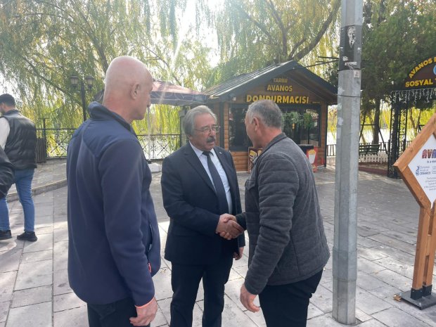 Belediye Başkanımız Sayın Mustafa Kenan Sarıtaş, belediyemiz tarafından yürütülen ağaç dikim çalışmalarını yerinde inceledi.