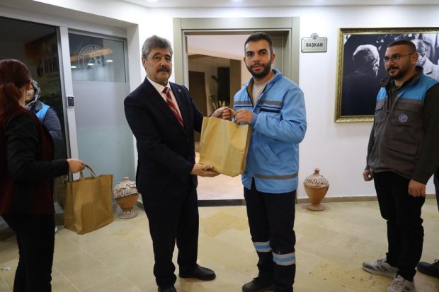 BELEDİYEMİZDE BAYRAM SEVİNCİ PAYLAŞILDI