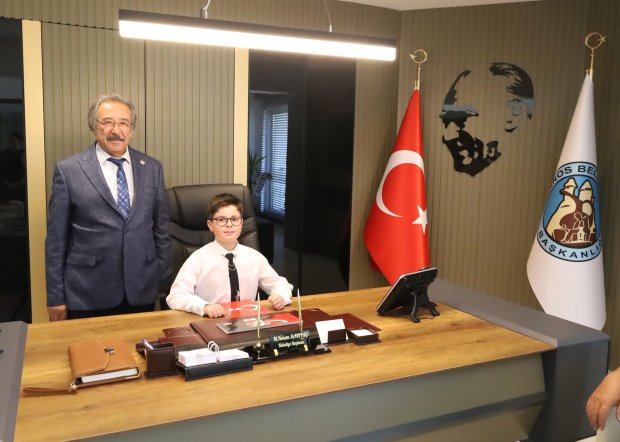 Çocuk Başkanlar Makama Oturdu.