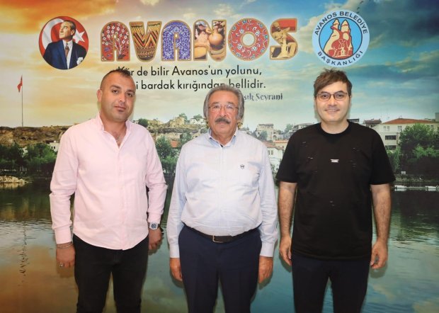 Belediye Başkanımız Mustafa Kenan Sarıtaş'ı ziyarete gelen hemşehrilerimize nazik ziyaretleri için teşekkür ederiz.