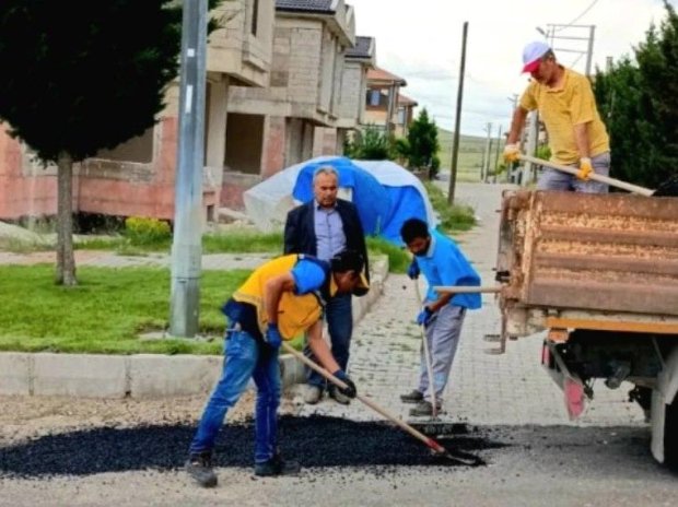İlçemiz Genelinde Yol, Kaldırım ve Temizlik Çalışmaları Devam Ediyor