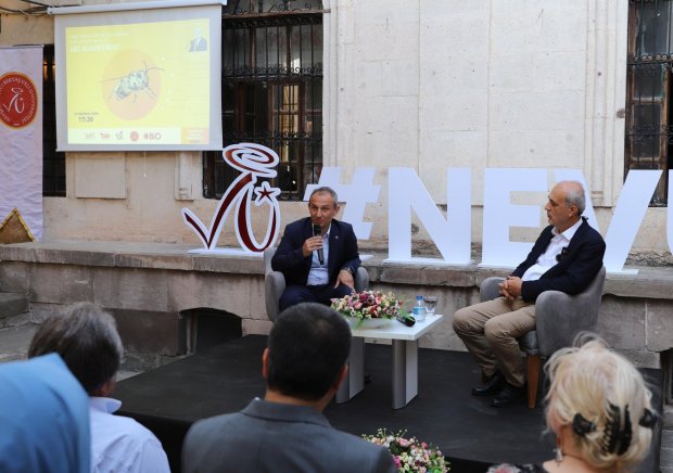 Nevşehir Hacı Bektaş Veli Üniversitesi (NEVÜ) bünyesinde kurulan Bilim İletişim Ofisi tarafından düzenlenen "Bilim Kafe" etkinliğinin ilki gerçekleştirildi.