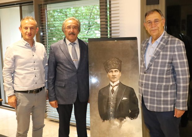 NEVÜ Diş Hekimliği Fakültesi Dekanı Sn. Prof. Dr. Bayram Deviren Başkan Sarıtaş'a Hayırlı Olsun Ziyareti.