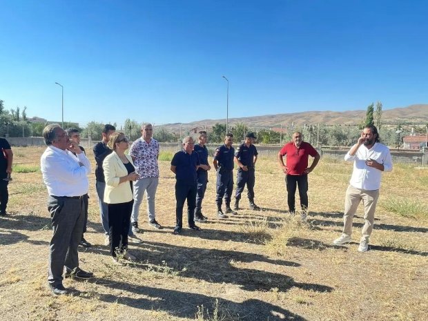 MHP Nevşehir Milletvekilimiz,Grup Başkanvekili Prof. Dr. Filiz Kılıç ve Belediye Başkanımız Mustafa Kenan Sarıtaş ile birlikte Avanos Hükümet Konağı binamızın temel işaretleme çalışmasını yerinde inceledi.