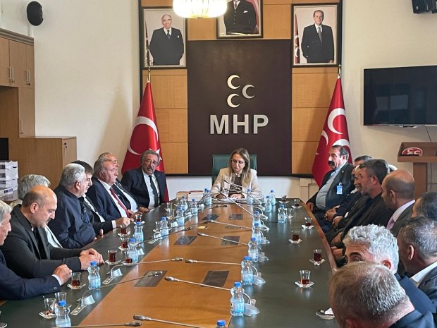 TBMM MHP Grup Başkan Vekili ve Nevşehir Milletvekilimiz Sayın Prof. Dr. Filiz Kılıç’ın daveti üzerine, Belediye Başkanımız Sayın Mustafa Kenan Sarıtaş ve Avanos köy muhtarlarının katılımıyla geniş kapsamlı bir istişare toplantısı gerçekleştirildi.