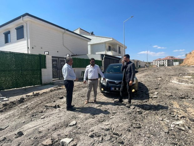 Belediye Başkanımız Sayın Mustafa Kenan Sarıtaş, ilçemizde yürütülen yol çalışmalarını sahada inceleyerek denetimlerde bulundu.