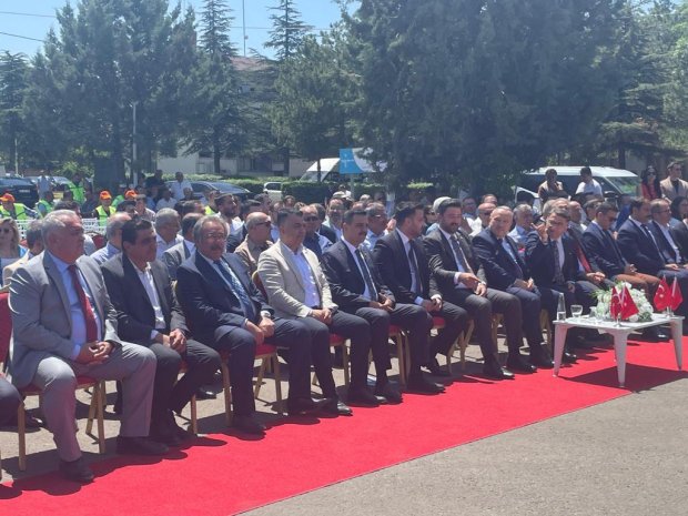 Nevşehir İl Özel İdaresi tarafından düzenlenen “Sezon Açılışı ve Araç Tanıtım Programı”, yoğun bir katılımla İl Özel İdaresi yerleşkesinde gerçekleştirildi.