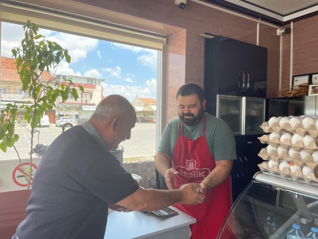 İlçemizin Çeşitli Noktalarında Paylaşmanın ve Bereketin Simgesi Olan Aşure İkramında Bulunduk