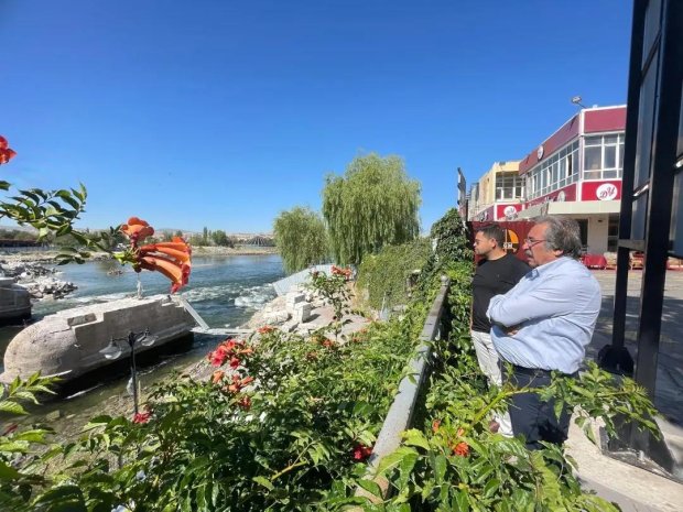 Belediye Başkanımız Mustafa Kenan Sarıtaş, Tarihi Taş Köprüde yapılan restorasyon çalışmasını ve ekiplerimizin gerçekleştirdikleri çalışmaları inceleyerek kontrol etti.