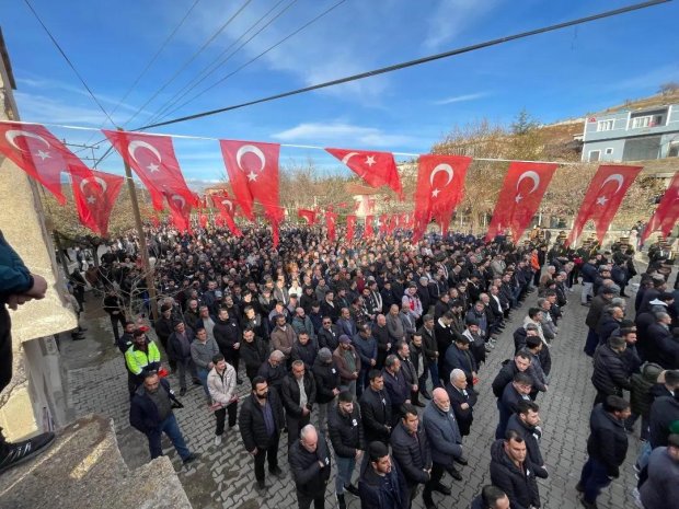 Belediye Başkanımız Mustafa Kenan Sarıtaş, Şehit olan Nevşehirli hemşehrimiz Astsubay Kıdemli Çavuş Hüseyin İpek 'in cenaze törenine katıldı.