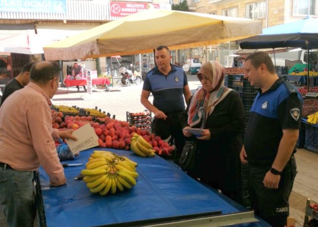 Açık Pazar Yerinde Etiket ve Hijyen Kontrolü Yapıldı