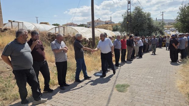 Belediye Başkanımız Sayın Mustafa Kenan Sarıtaş, Büyük Ayhan Köyü’nde merhume Selin Paçal Dölek’in cenaze merasimine katıldı.