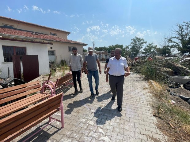 Belediye Başkanımız Sayın Mustafa Kenan Sarıtaş, belediyemize bağlı iş ocakları, sanayi garajı, teknik atölyeler ve atık su arıtma tesisinde incelemelerde bulundu.