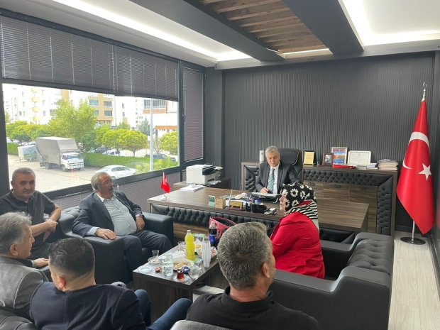Belediye Başkanımız Sayın Mustafa Kenan Sarıtaş, ilçemizin kilit parke yol çalışmalarında ekibi ile birlikte büyük emek ve destekleri bulunan, iş insanı Sayın Kasım Tün’ün yeni iş yerinin açılışına katıldı.