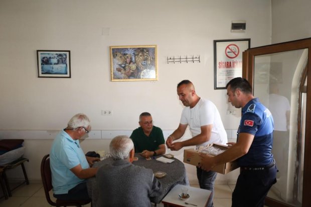 Belediye Başkanımız Sayın Mustafa Kenan Sarıtaş, Muharrem Ayı’nın manevi iklimi dolayısıyla Avanos Çarşı Meydanı’nda vatandaşlarımıza aşure ikramında bulundu.