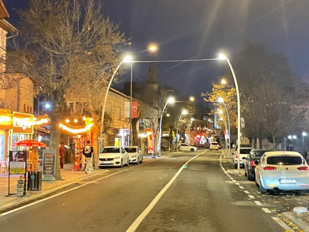 Aydınlatma lambaları ile birlikte şehir merkezimizin gece estetiği ve görünürlüğü daha da artırıldı.