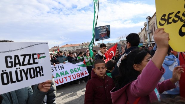 FİLİSTİN’E DESTEK YÜRÜYÜŞÜNDE AVANOS TEK YÜREK OLDU