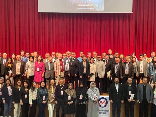 Belediye Başkanımız Mustafa Kenan Sarıtaş, NEVÜ toplantı salonunda Alev Alatlı Anısına Kapadokya'da Matematik teması ile Uluslararası Matematik ve Matematik Eğitimi konferansına katılım sağladı.