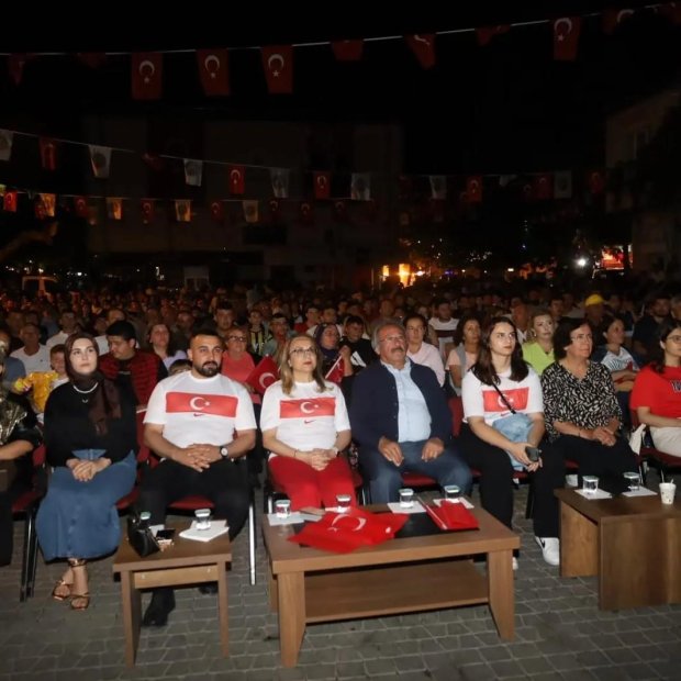 Türk halkına bu muhteşem duyguları yaşatan, 85 milyonu tek yürek yapan birbirinden yetenekli evlatlarımıza yaşattıkları bu gurur için teşekkür ediyoruz.
