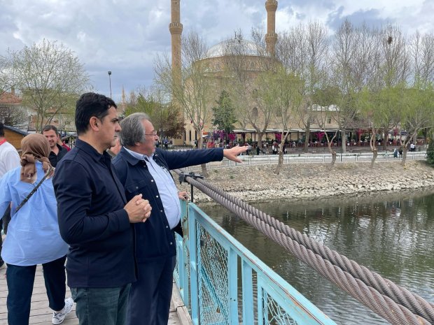 Kızılırmak yatağında iş makineleri ile gerçekleştirilecek olan ıslah çalışmalarıyla birlikte nehir yatağı temizlenerek, görüntü kirliliği de ortadan kaldırılacak.