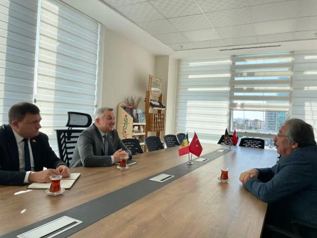 Belediye Başkanımız Mustafa Kenan SARITAŞ, Moldova Cumhuriyeti Ankara Büyükelçisi Dmitri Croitor' u konsolosluk makamında ziyaret etti