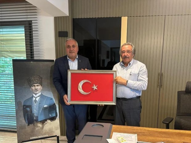 Milliyetçi Hareket Partisi Kayseri İl Başkanı ve Heyeti, Belediye Başkanımız Mustafa Kenan Sarıtaş'ı makamında ziyaret etti.