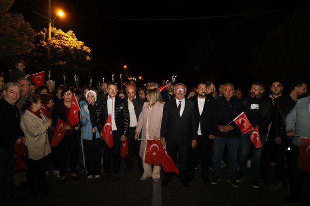 29 Ekim Cumhuriyet Bayramı kutlamaları kapsamında, Fener Alayı ve Kortej Yürüyüşü Gerçekleştirildi