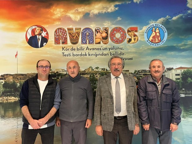 Japonya’da üzüm ve bağcılık alanında faaliyet gösteren kıymetli hemşerimiz Sayın Ali Soylu, babası Sayın Hasan Soylu ve amcası Sayın Mustafa Soylu, Belediye Başkanımız Sayın Mustafa Kenan Sarıtaş’ı makamında ziyaret ettiler.