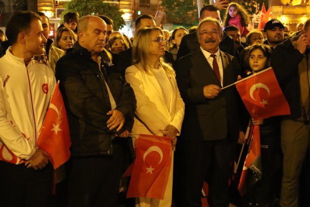29 Ekim Cumhuriyet Bayramı kutlamaları kapsamında, Fener Alayı ve Kortej Yürüyüşü Gerçekleştirildi